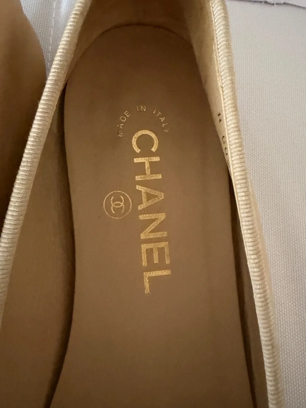 Authentic Chanel Ballet Flats Bow Lambskin Beige Black EU 39.5 / US 8.5